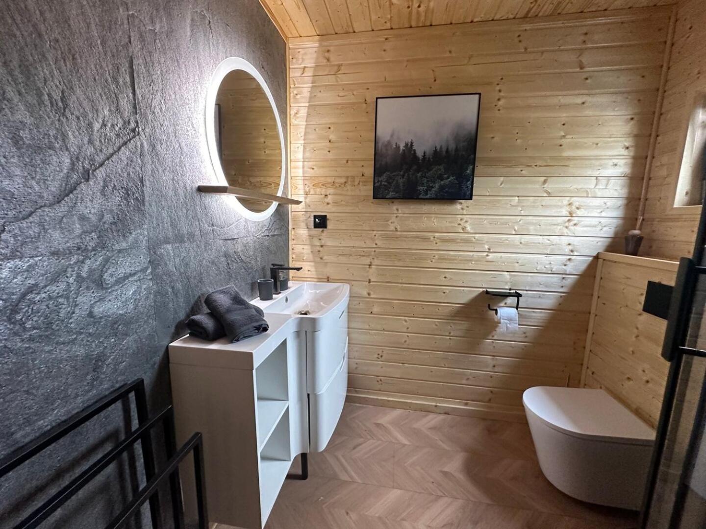 DOMKI Leśna Cisza jezioro Powidzkie dla 18 osób - 5D Apartments