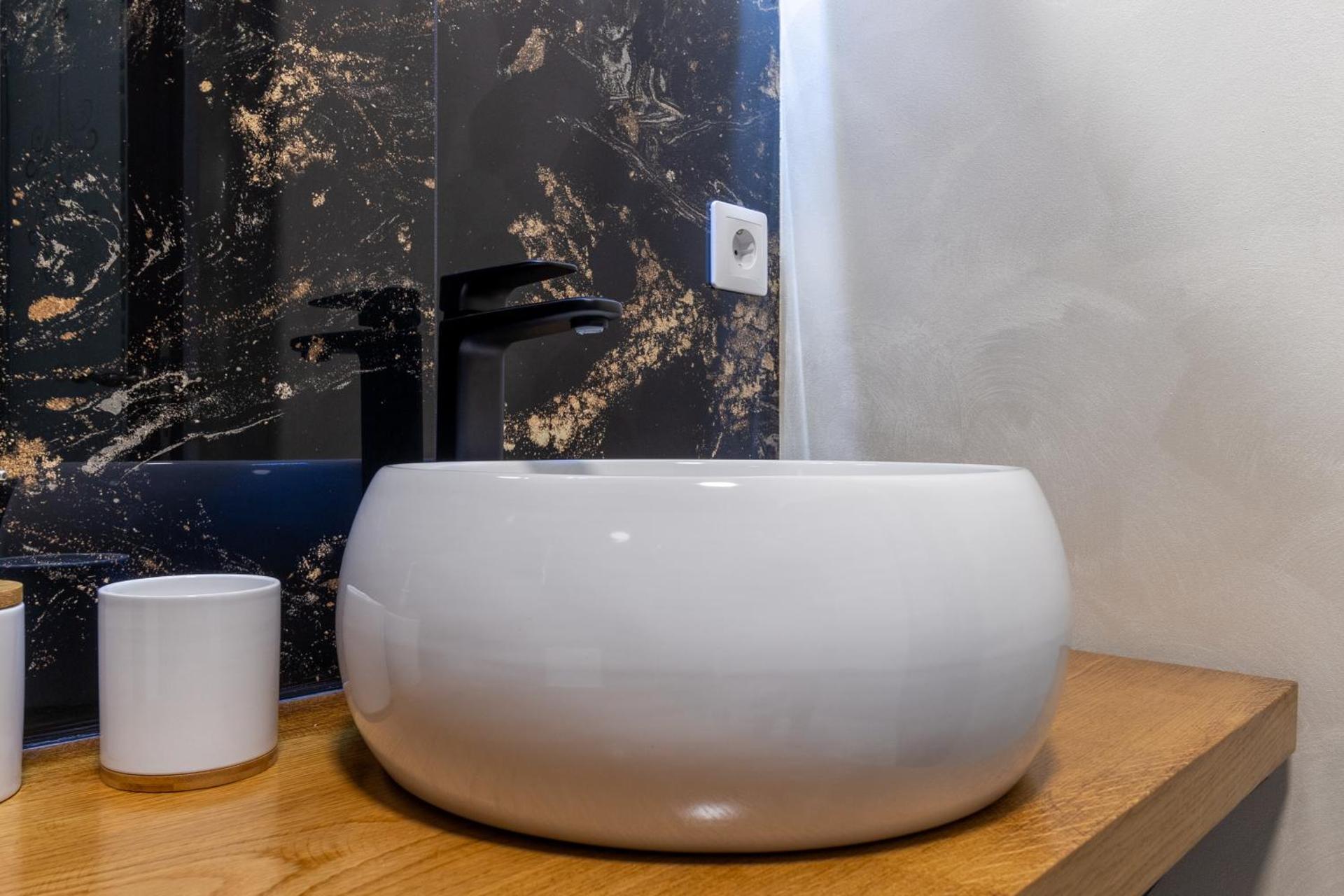 Deluxe Double Room (2 Adults + 1 Child)