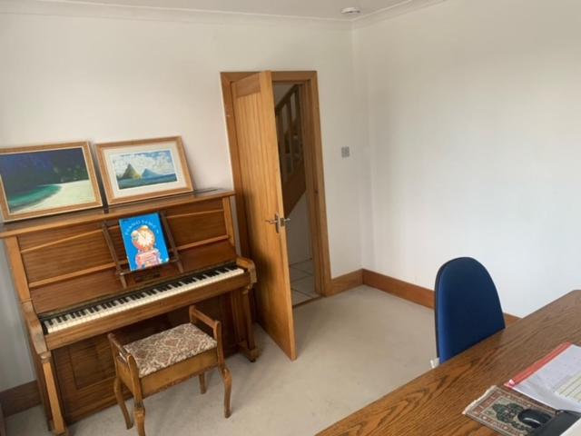 4 Bedroom house with parking, Near Safari Park