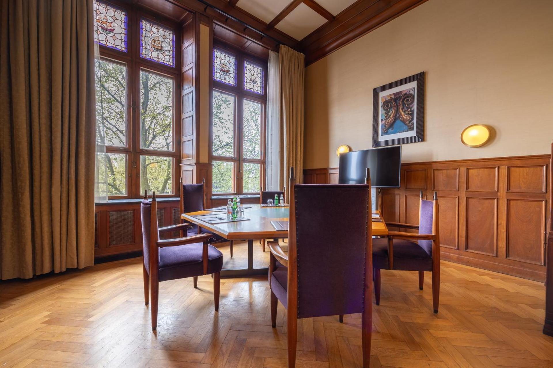 Meeting/conference room