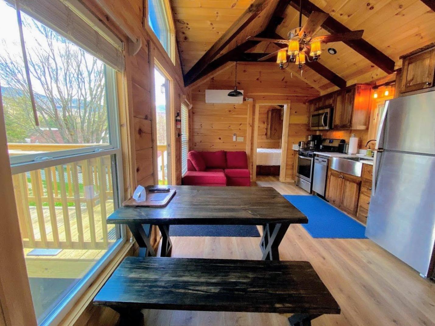 B1 NEW Awesome Tiny Home with AC Mountain Views Minutes to Skiing Hiking Attractions
