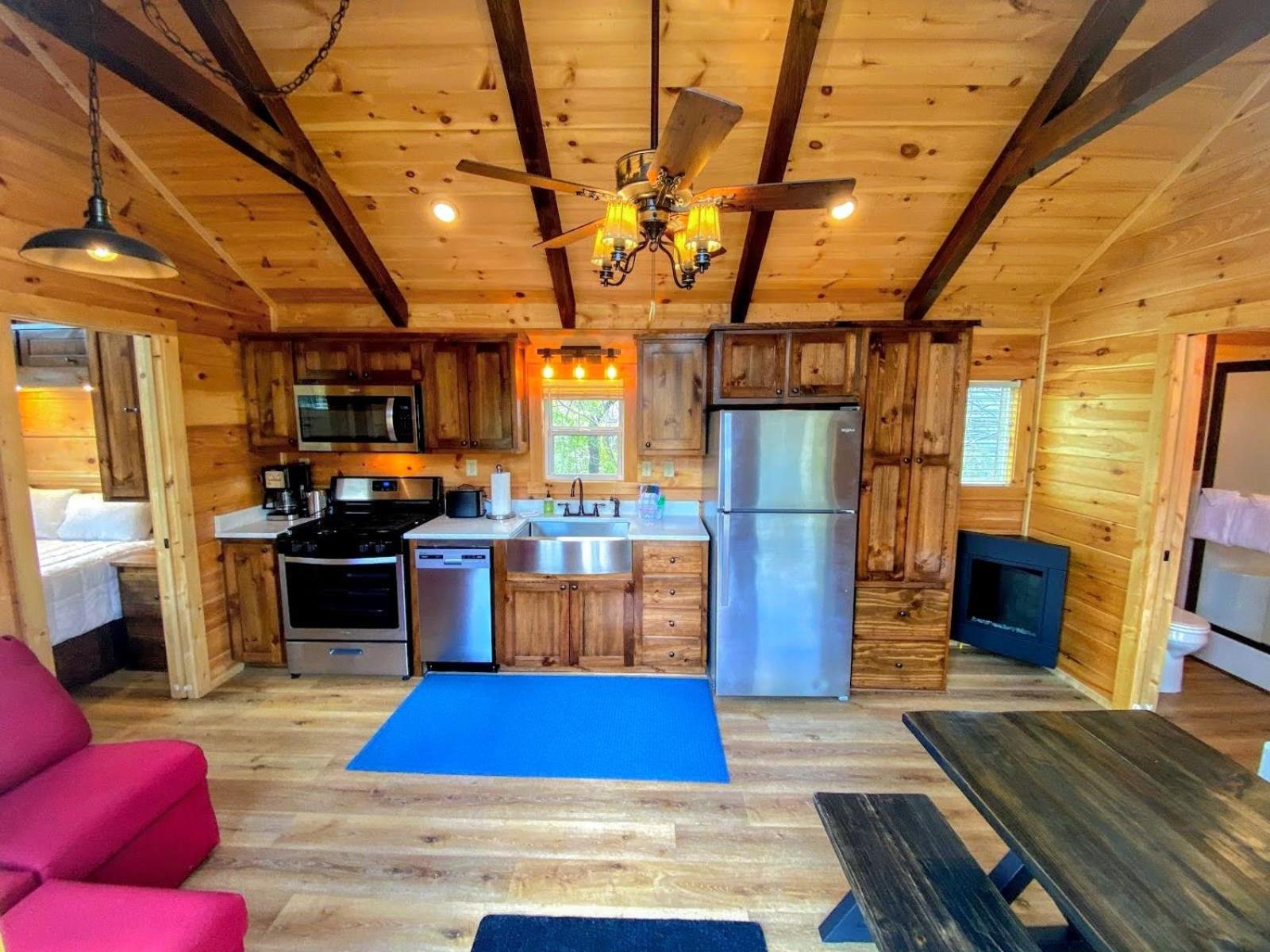 B1 NEW Awesome Tiny Home with AC Mountain Views Minutes to Skiing Hiking Attractions