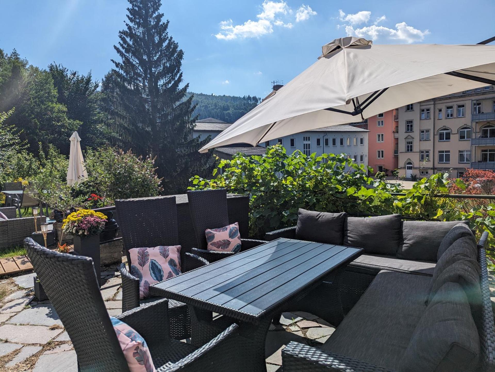 HW1B - Urlaubsmagie Gemeinschaftsgarten mit Pool, Sauna & Terrasse