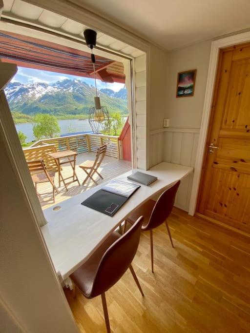 The Little Red Cabin Lofoten