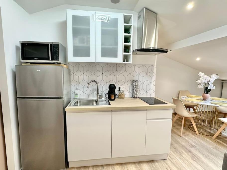 Appartement climatisé - 2min plage-tram-restaurant