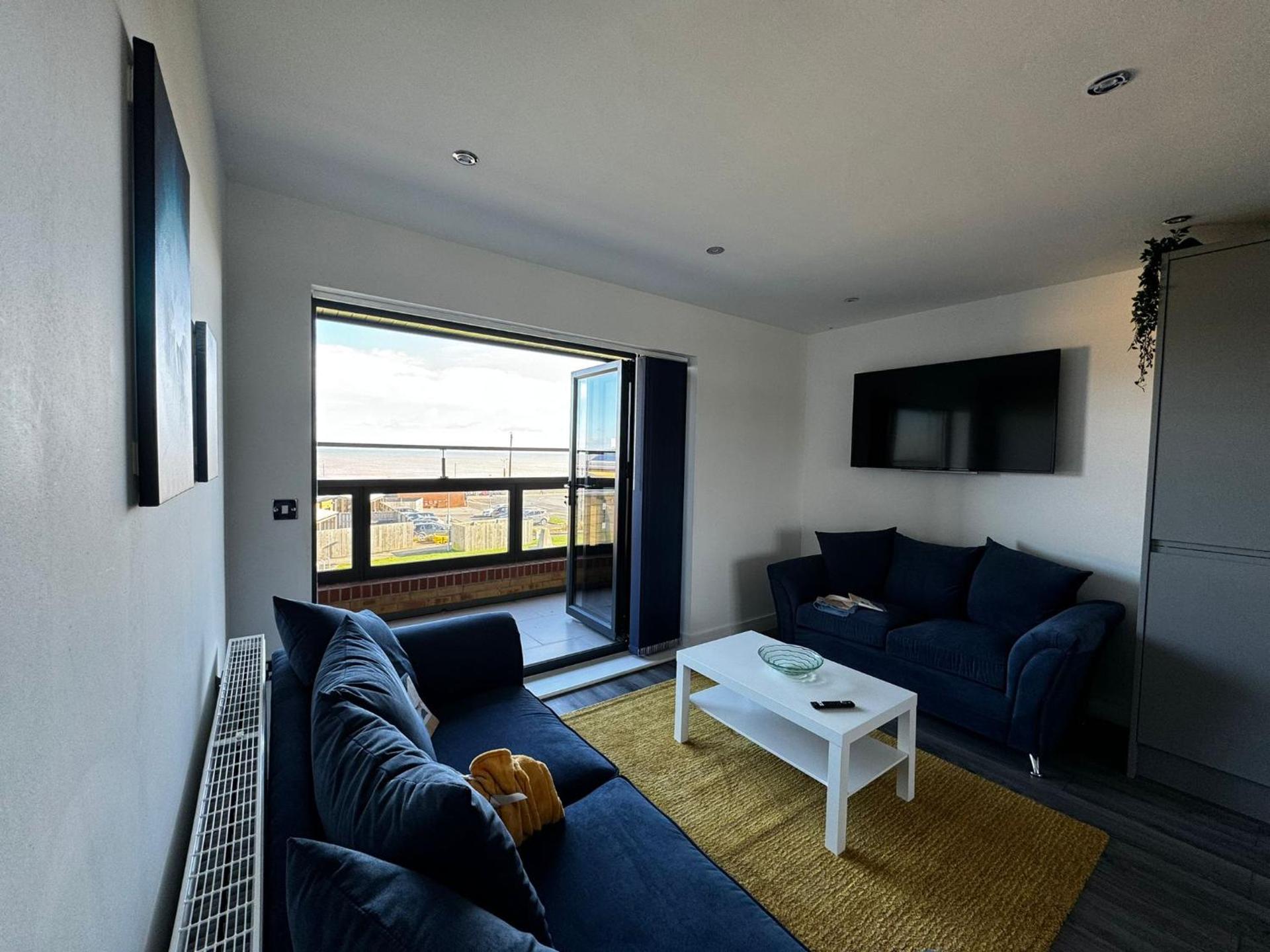 Wave Song - Hornsea Town House with Sea Views and Balconies