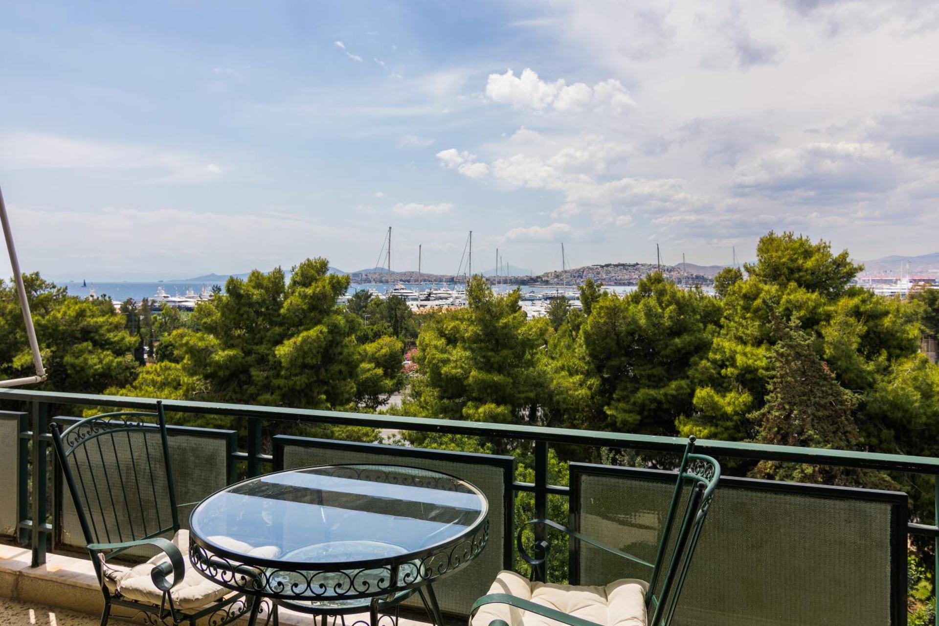 Spacious Apt Next to Marina Flisvo