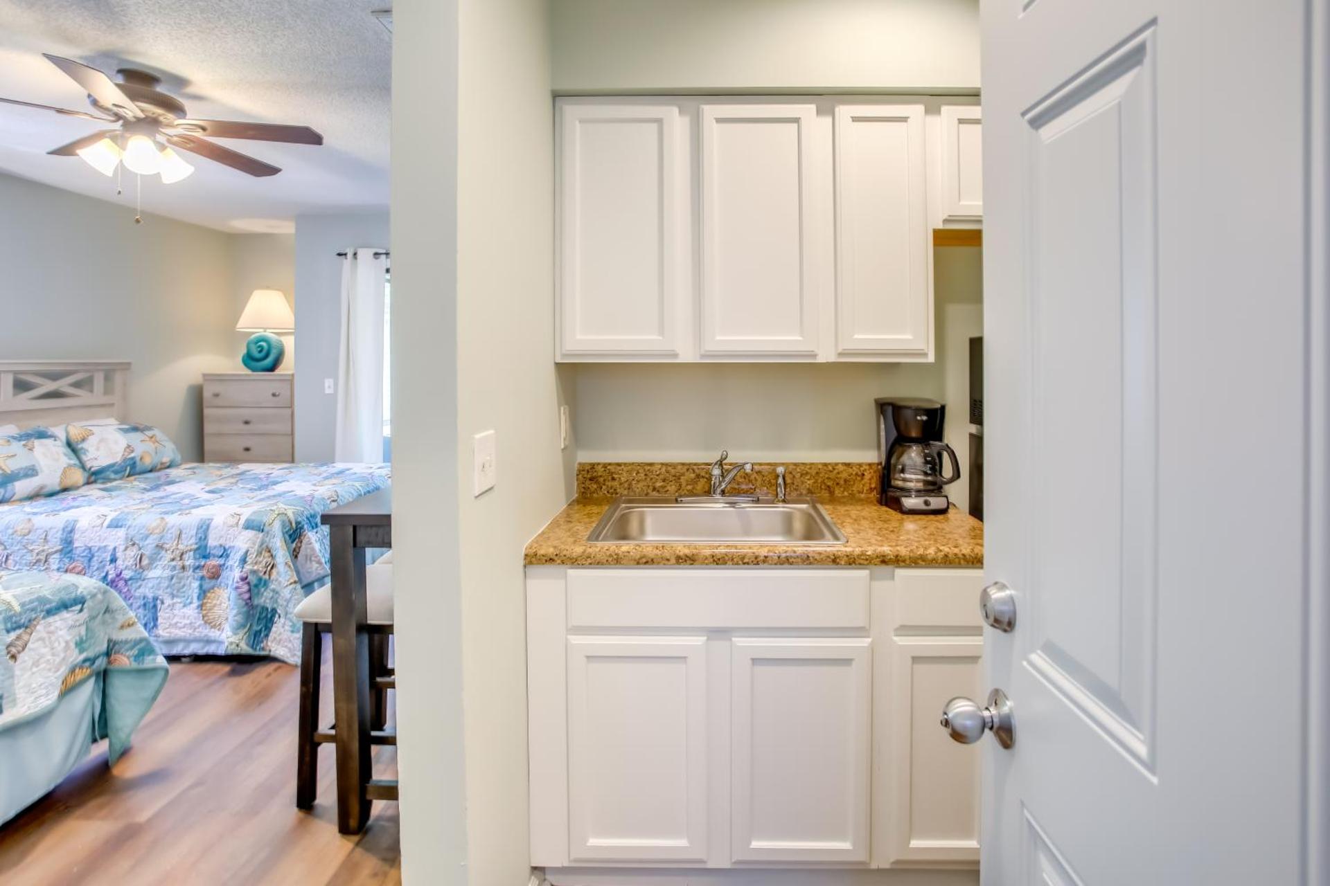 Sunset Beach Golf Condo with Pool about 2 Mi to Beach!