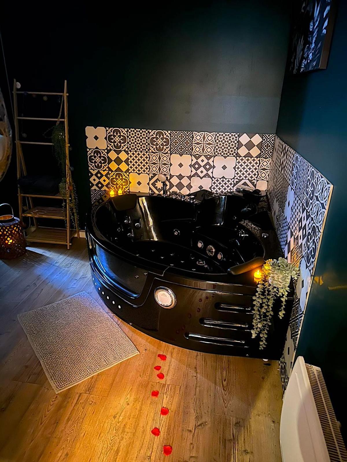 L'Evasion romantique en Amazonie, SPA, Écran cinéma, day use, Lit baldaquin