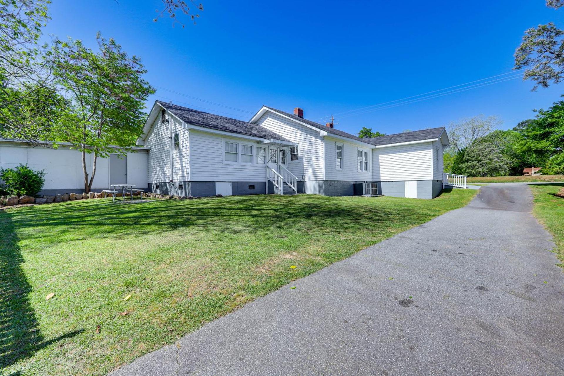 Main Street Home 1 Mile to Callaway Gardens