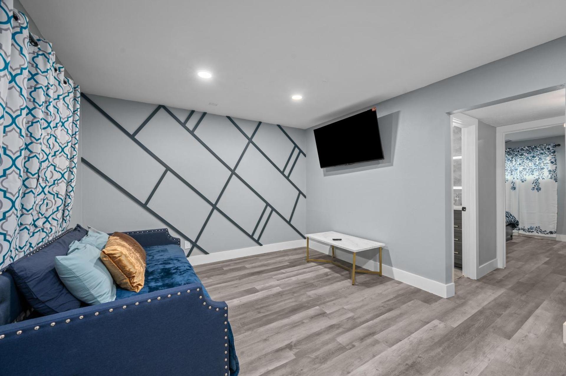 Stylish 2-BR Getaway in Heights with Pool