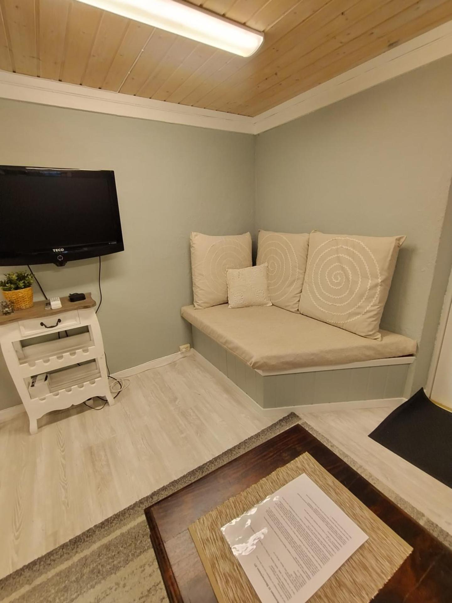 Communal lounge/ TV room