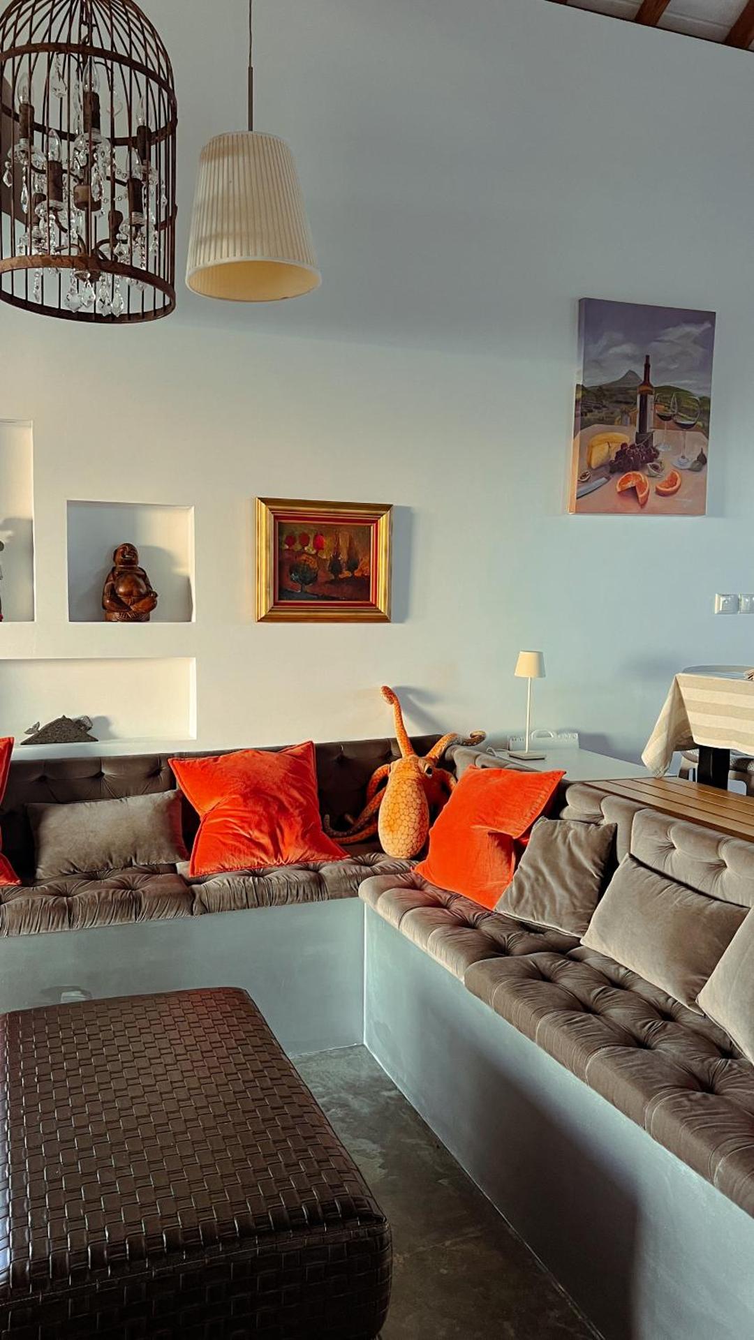 Communal lounge/ TV room