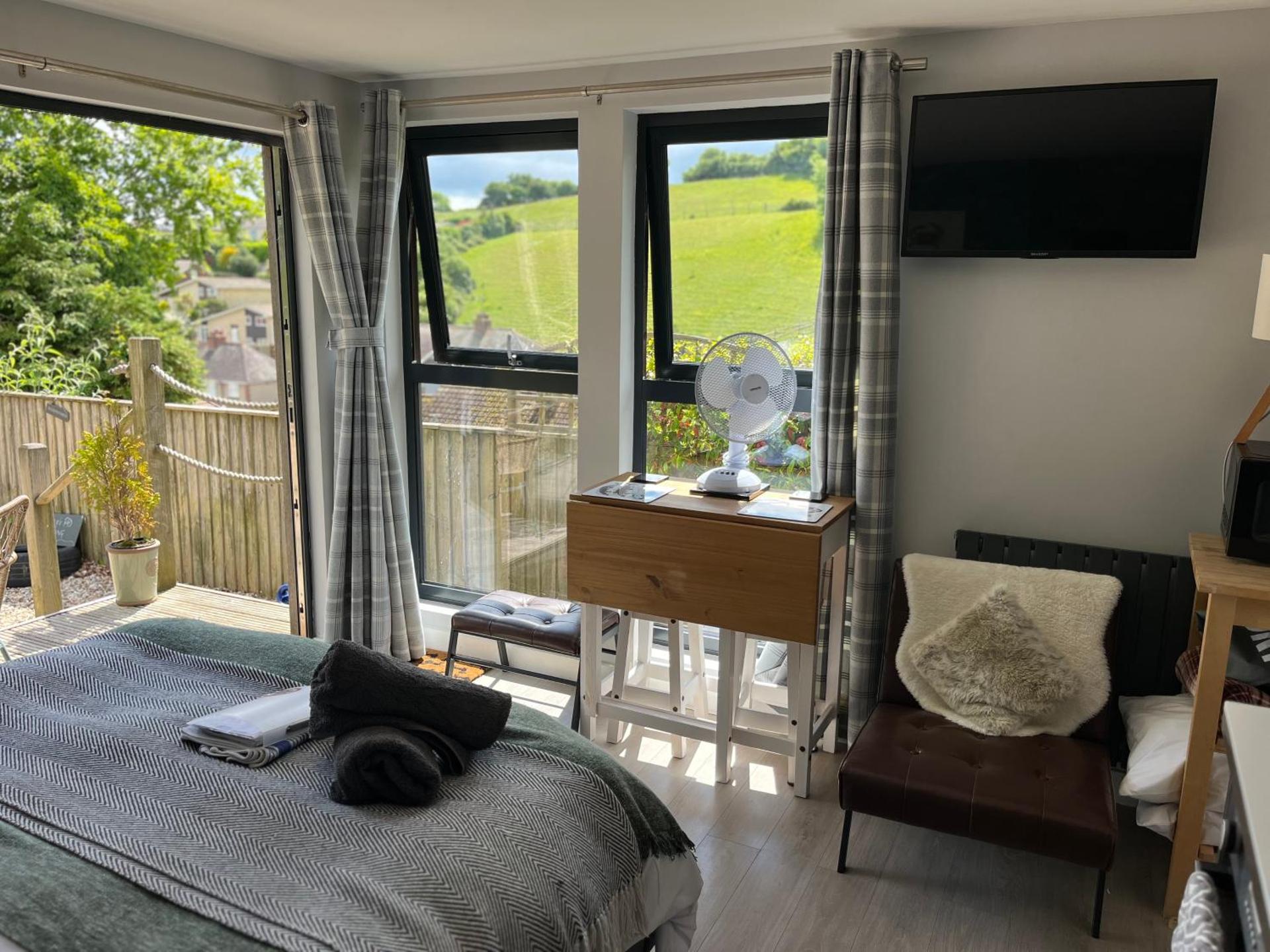 Escape Pod in Devon, 5 mins from beach + parking