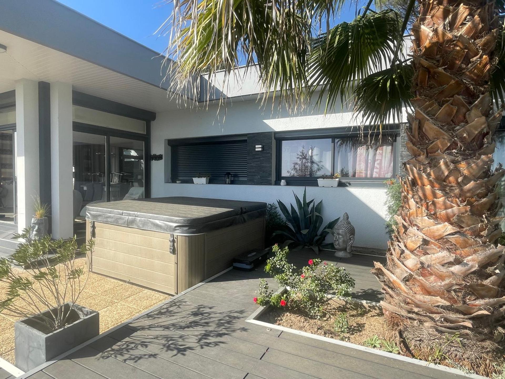 Maison avec accès piscine et jacuzzi