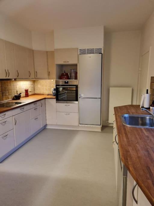 Pæn central lejlighed med gratis parkering