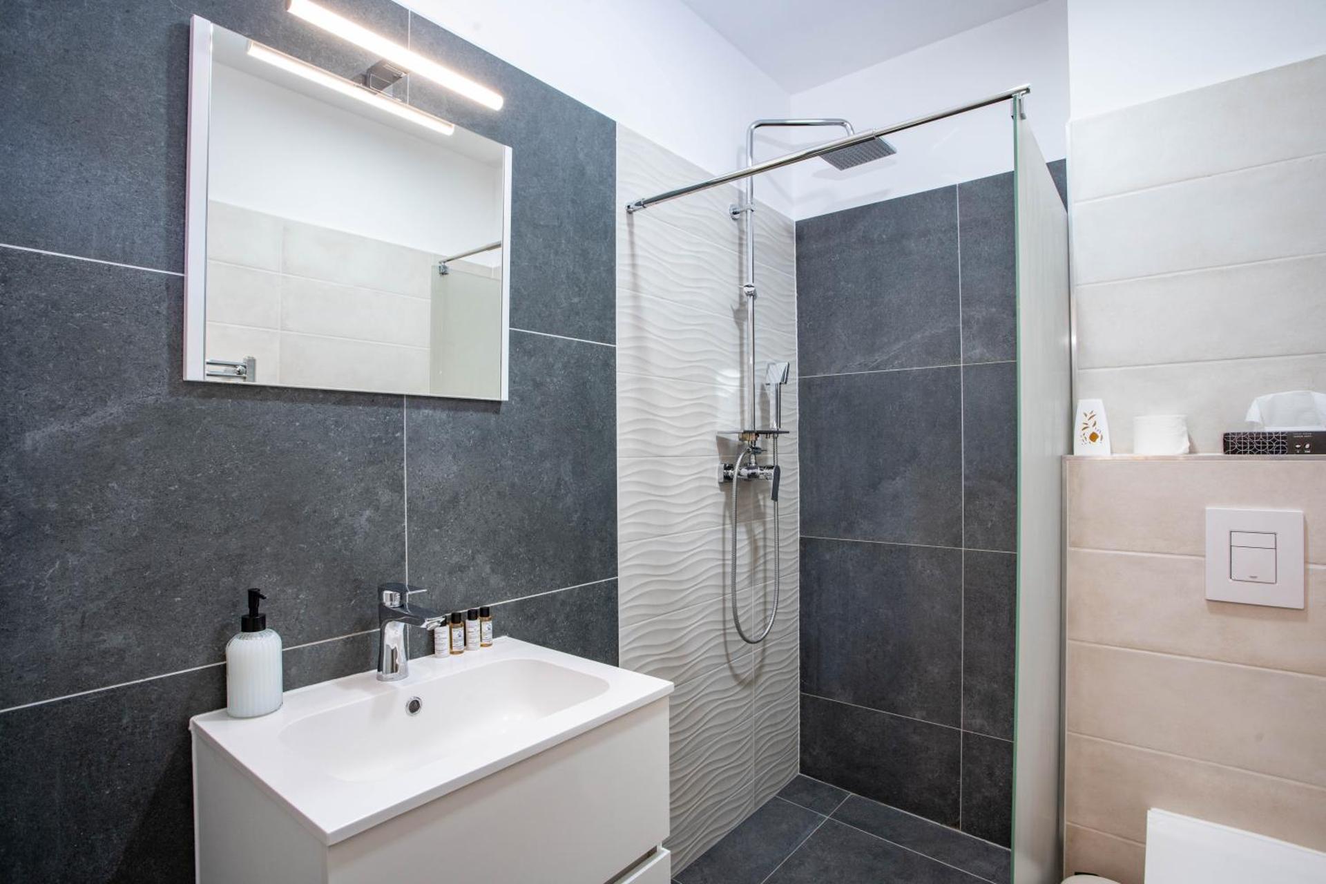 Vöröskő -LAK szauna és jakkuzi használattal