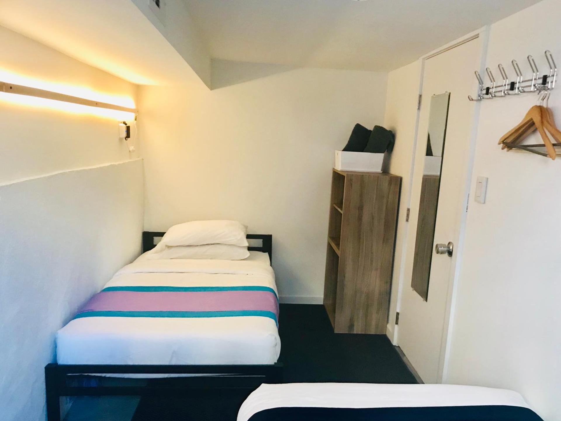 Modern GuestHouse Ironbound Newark with KITCHEN-FastTrainToNYC-OneStopToAirport