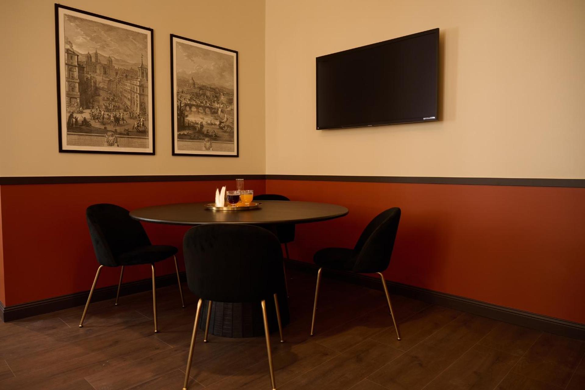 Maison Luxury Pantheon