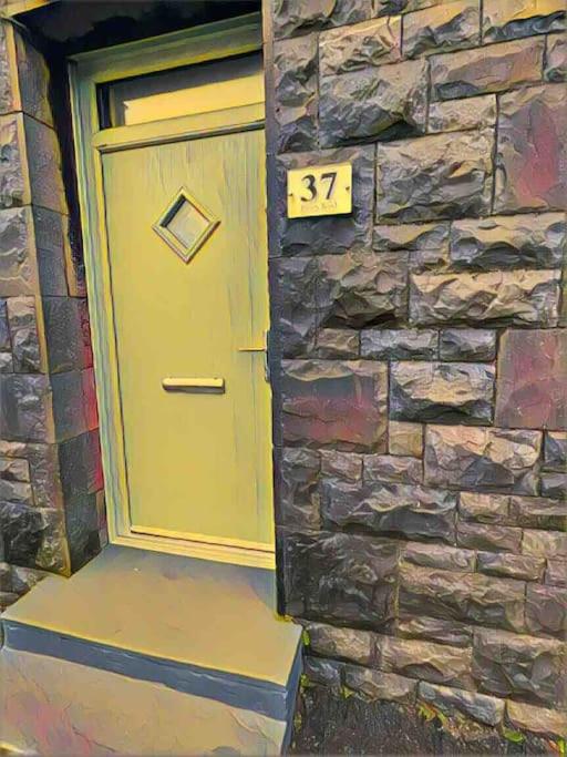 Quaint cottage close to Marina