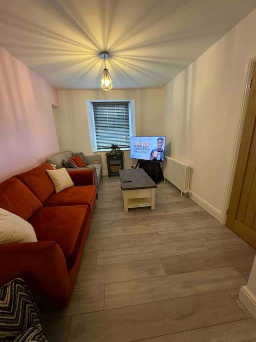 Quaint cottage close to Marina