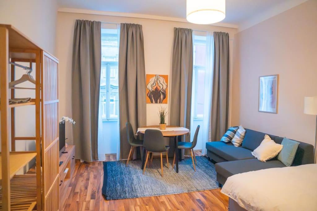 Klein aber fein FREE PARKING