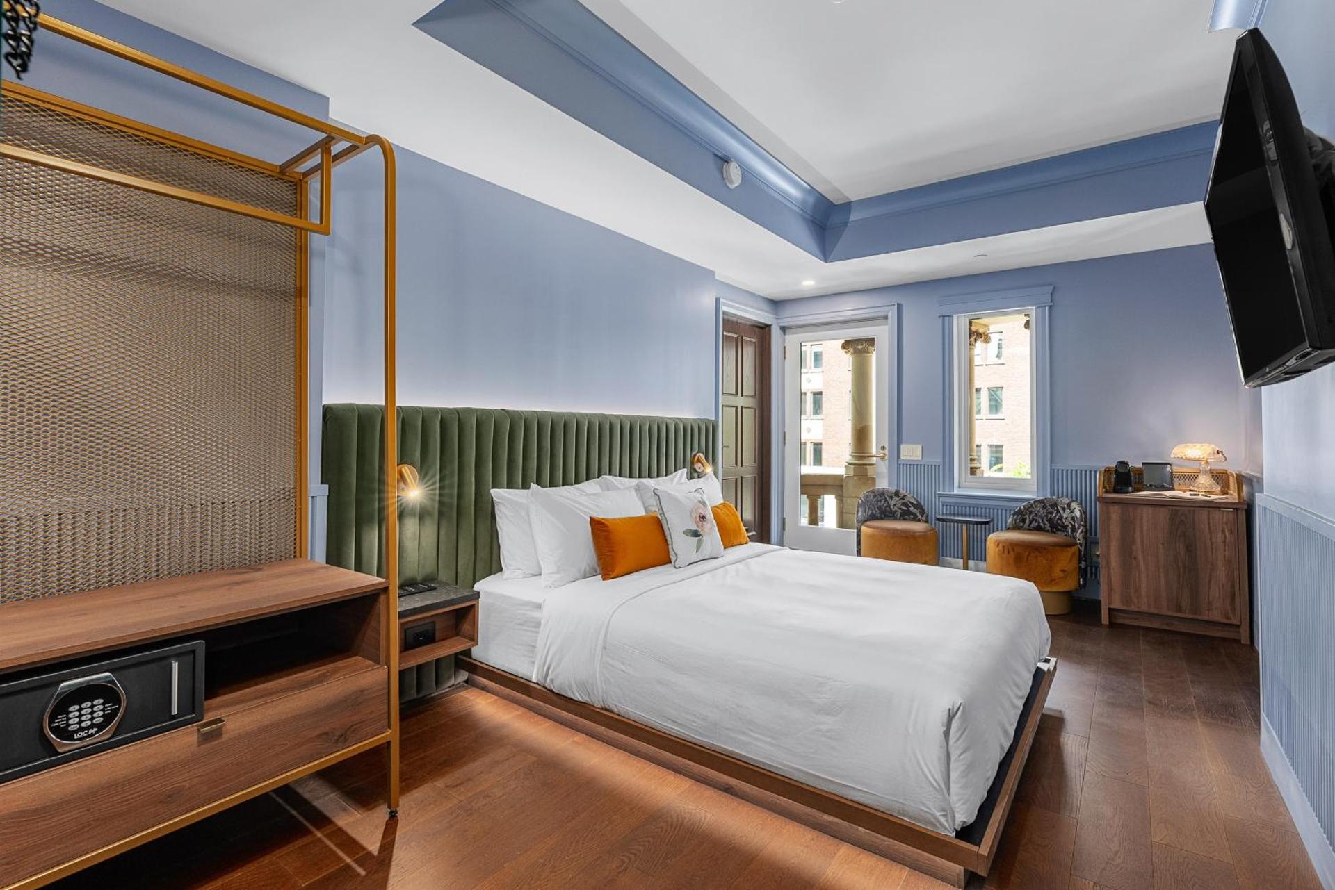 Photo of the whole room