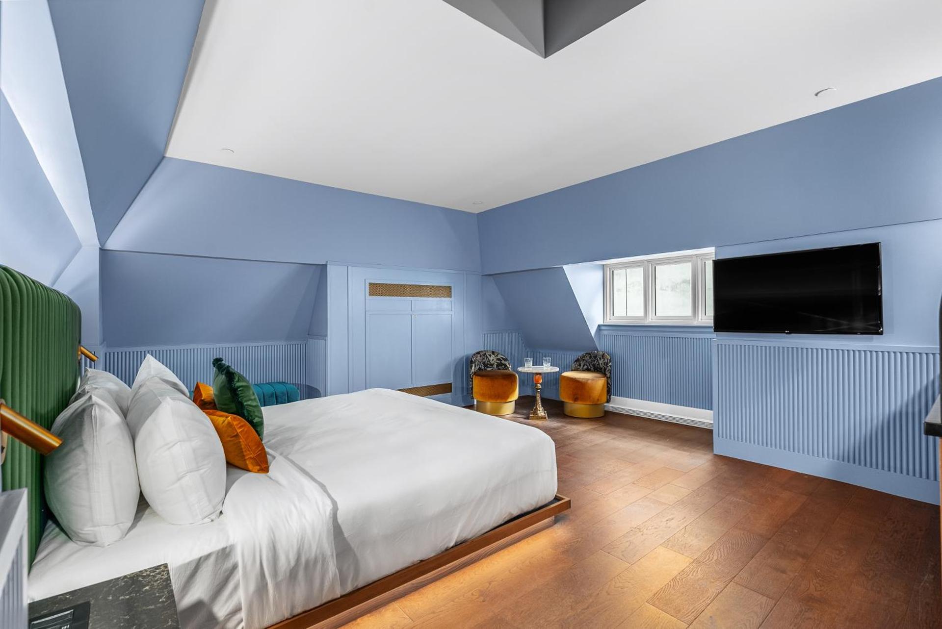 Photo of the whole room