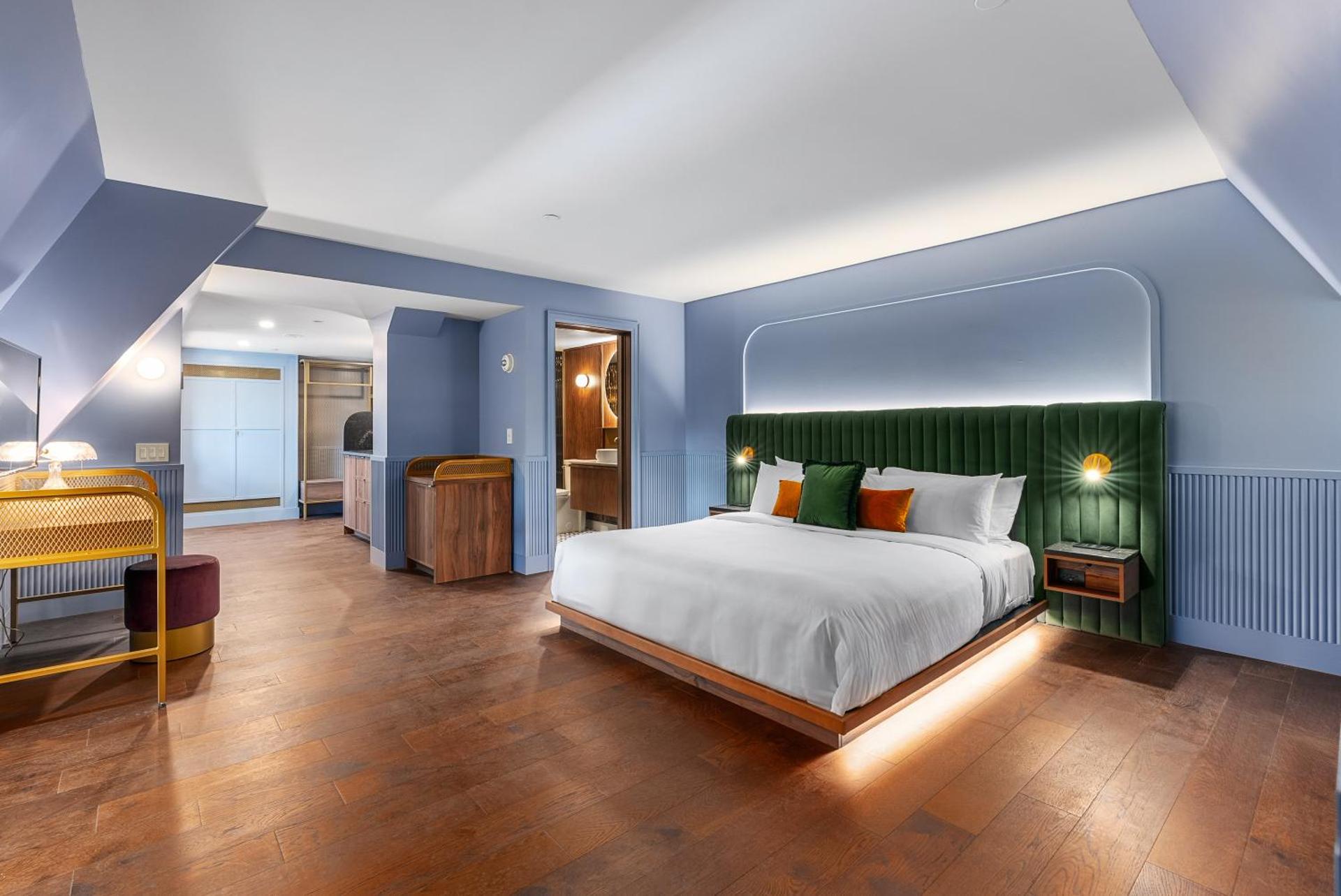 Photo of the whole room