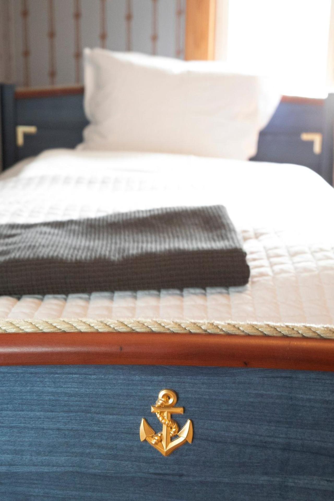 Single Room with Shared Bathroom