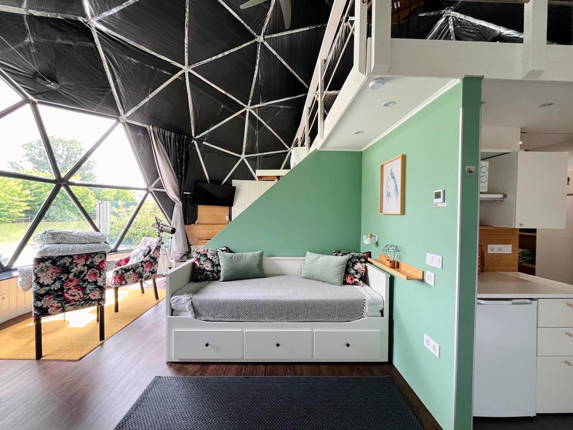 DOMEGLAMPING at FISHINGLAKE