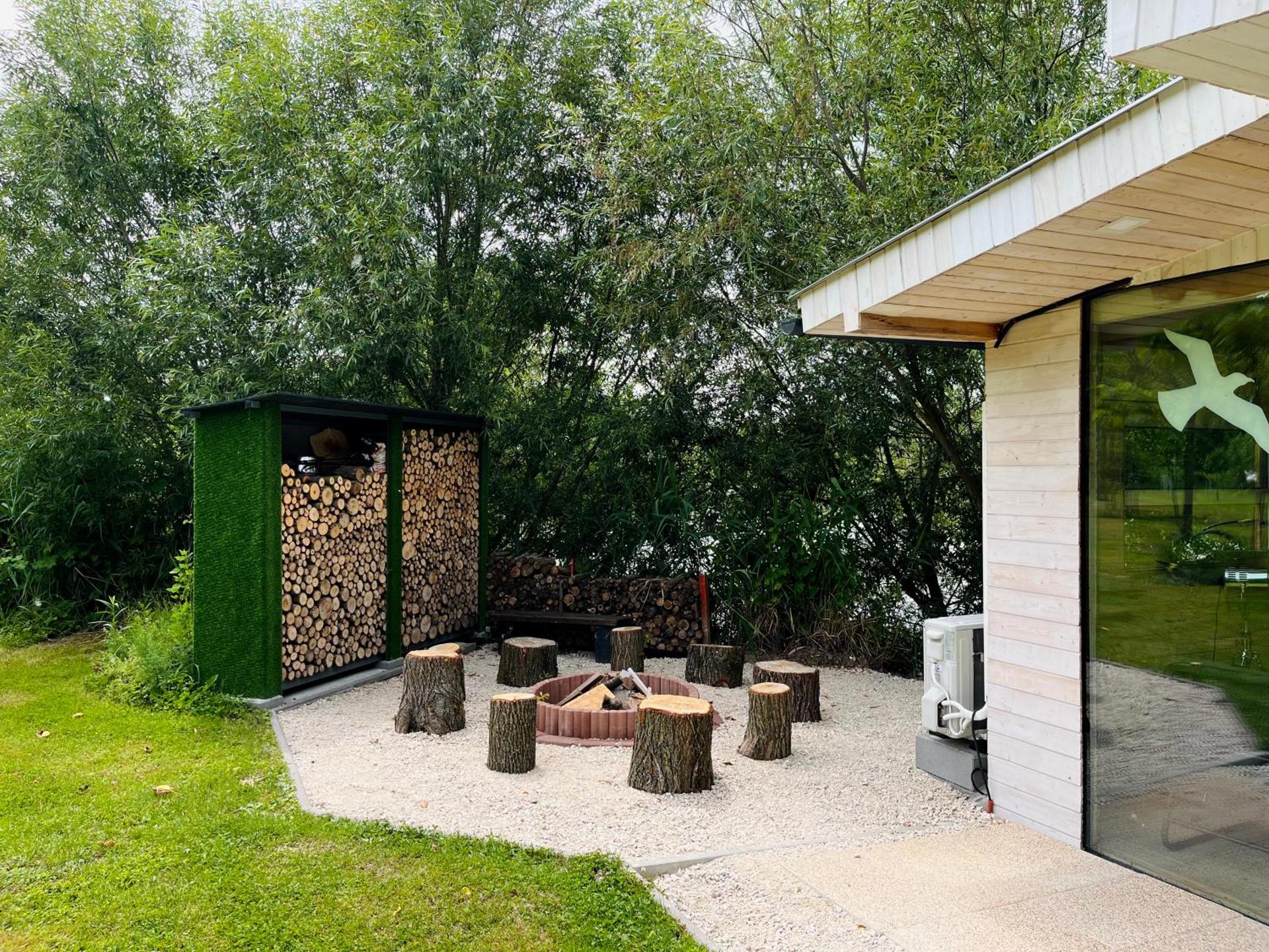 DOMEGLAMPING at FISHINGLAKE