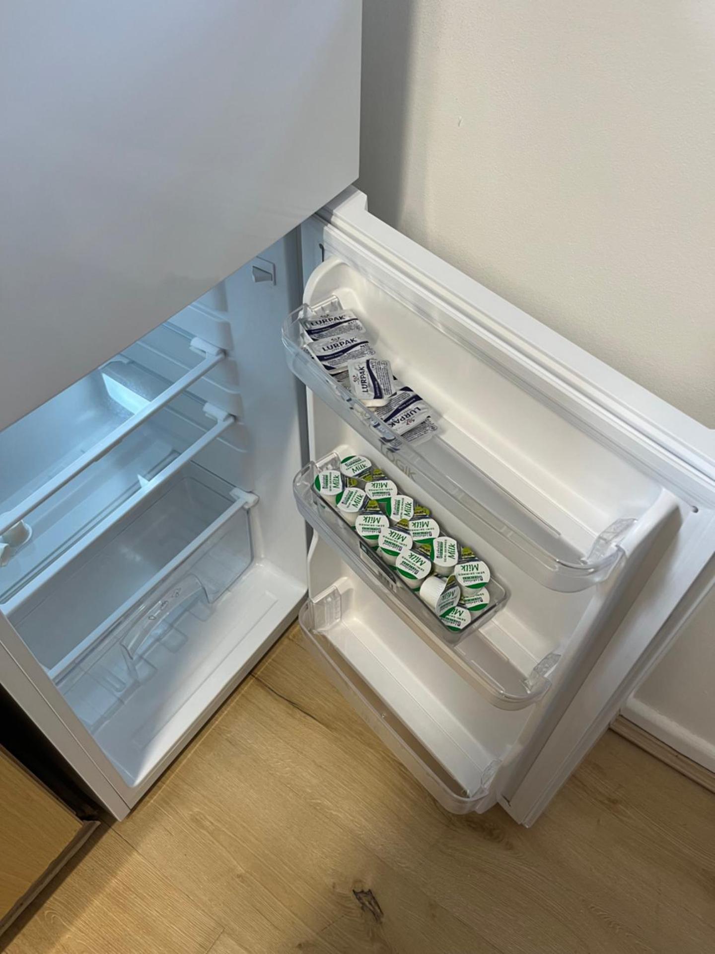 Kettering Service Accomodation 2BRH FreeParking Wifi Smart TV Tea & coffee