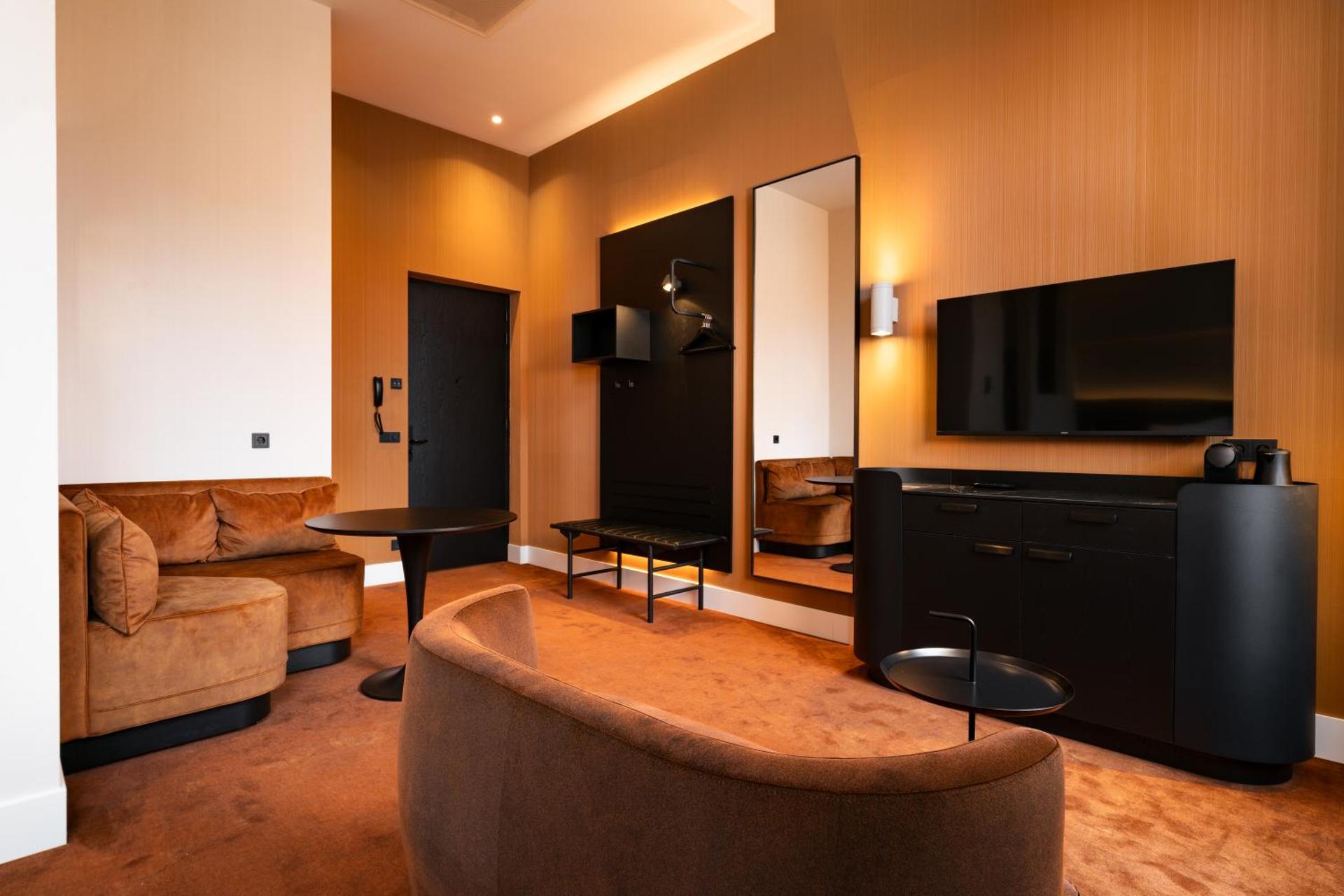 Communal lounge/ TV room