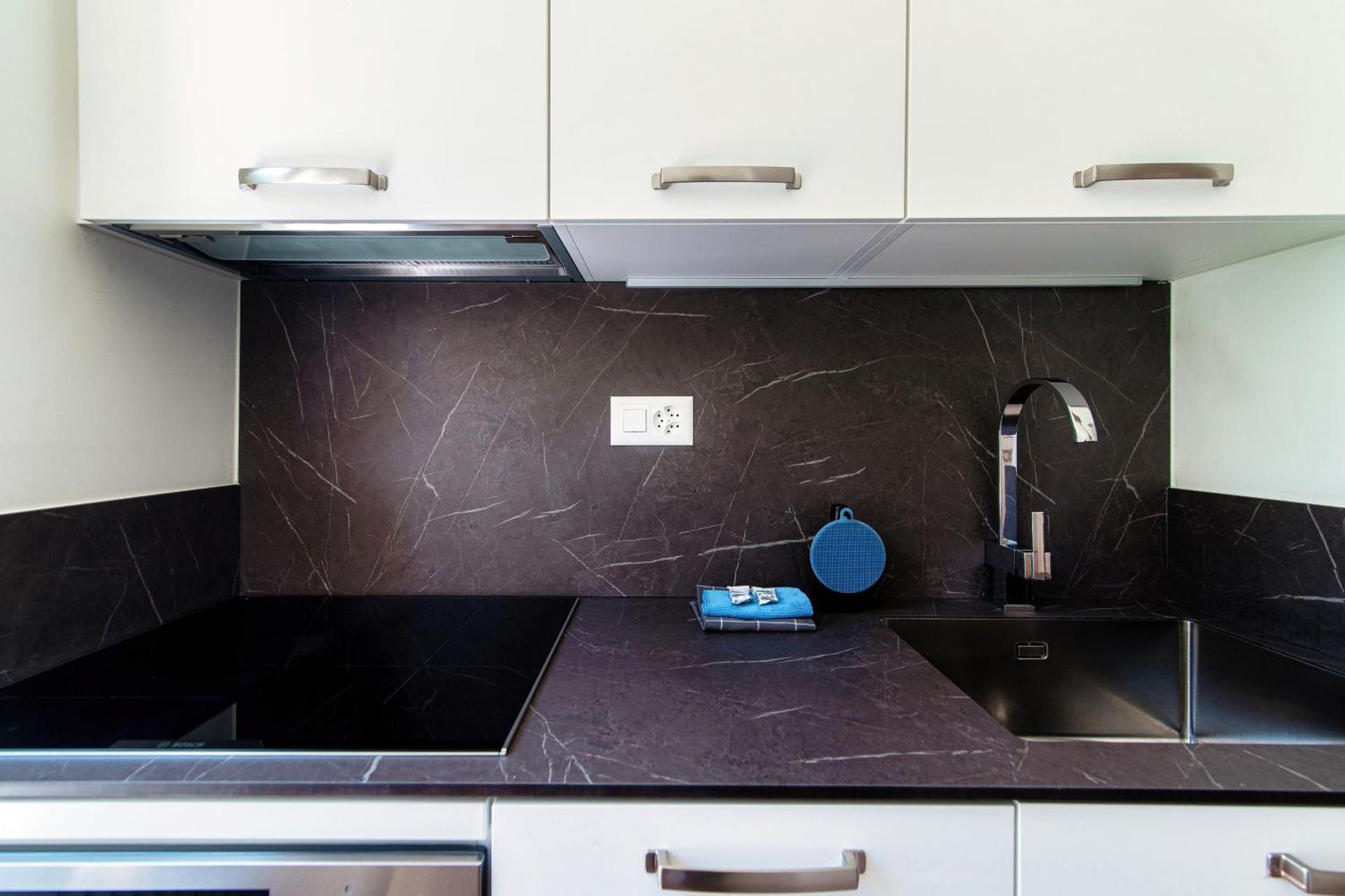 Dream Lake Apartments by Quokka 360 - Lake View