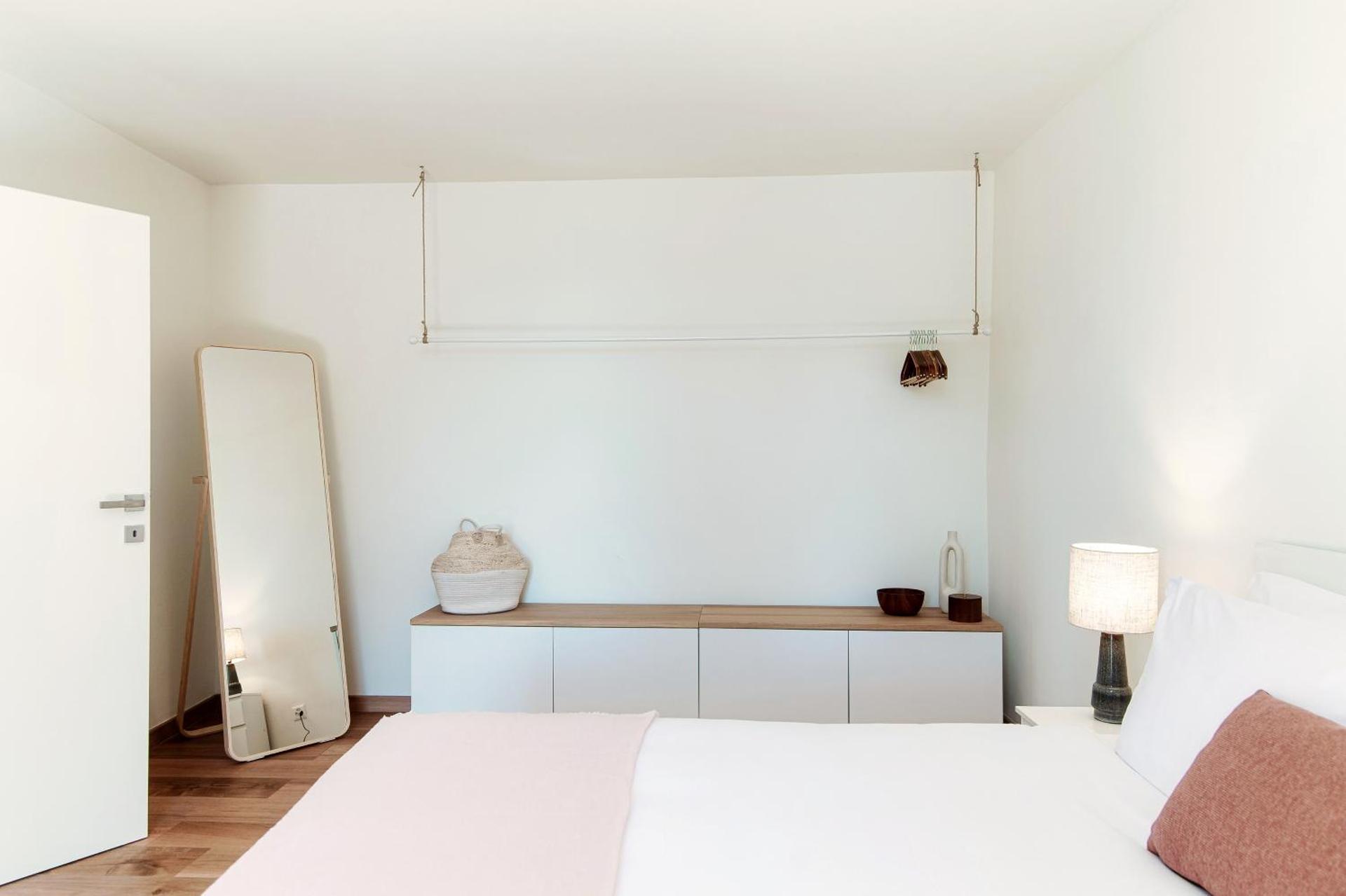 Dream Lake Apartments by Quokka 360 - Lake View