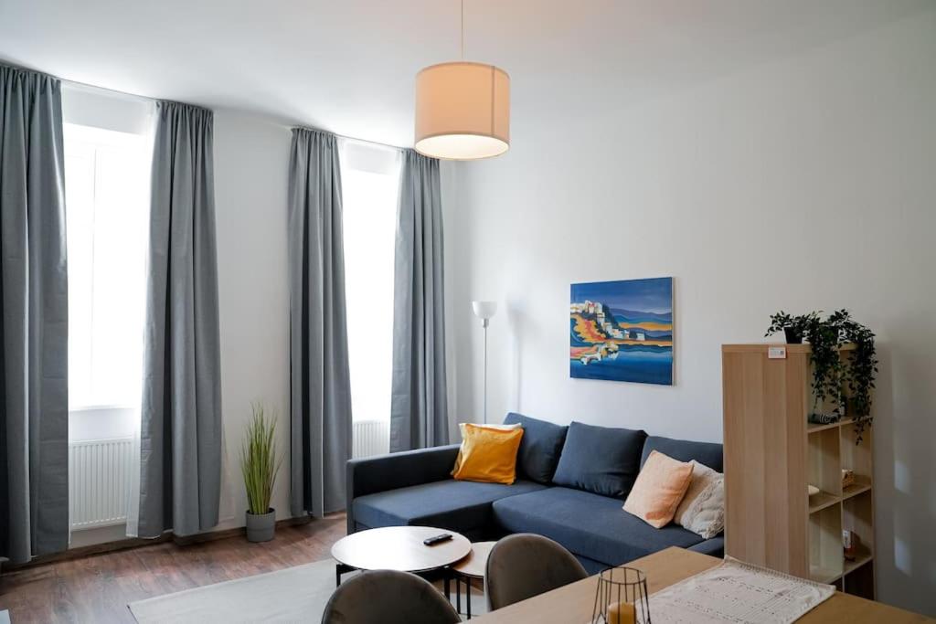 Ruhige Wohnung nähe U Bahn Free Parking