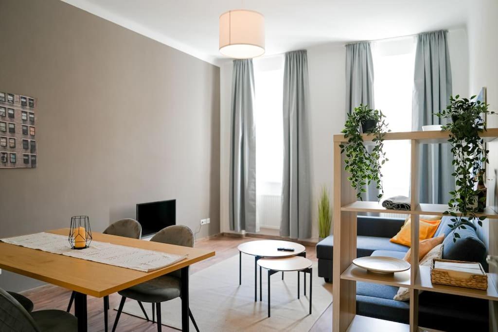 Ruhige Wohnung nähe U Bahn Free Parking