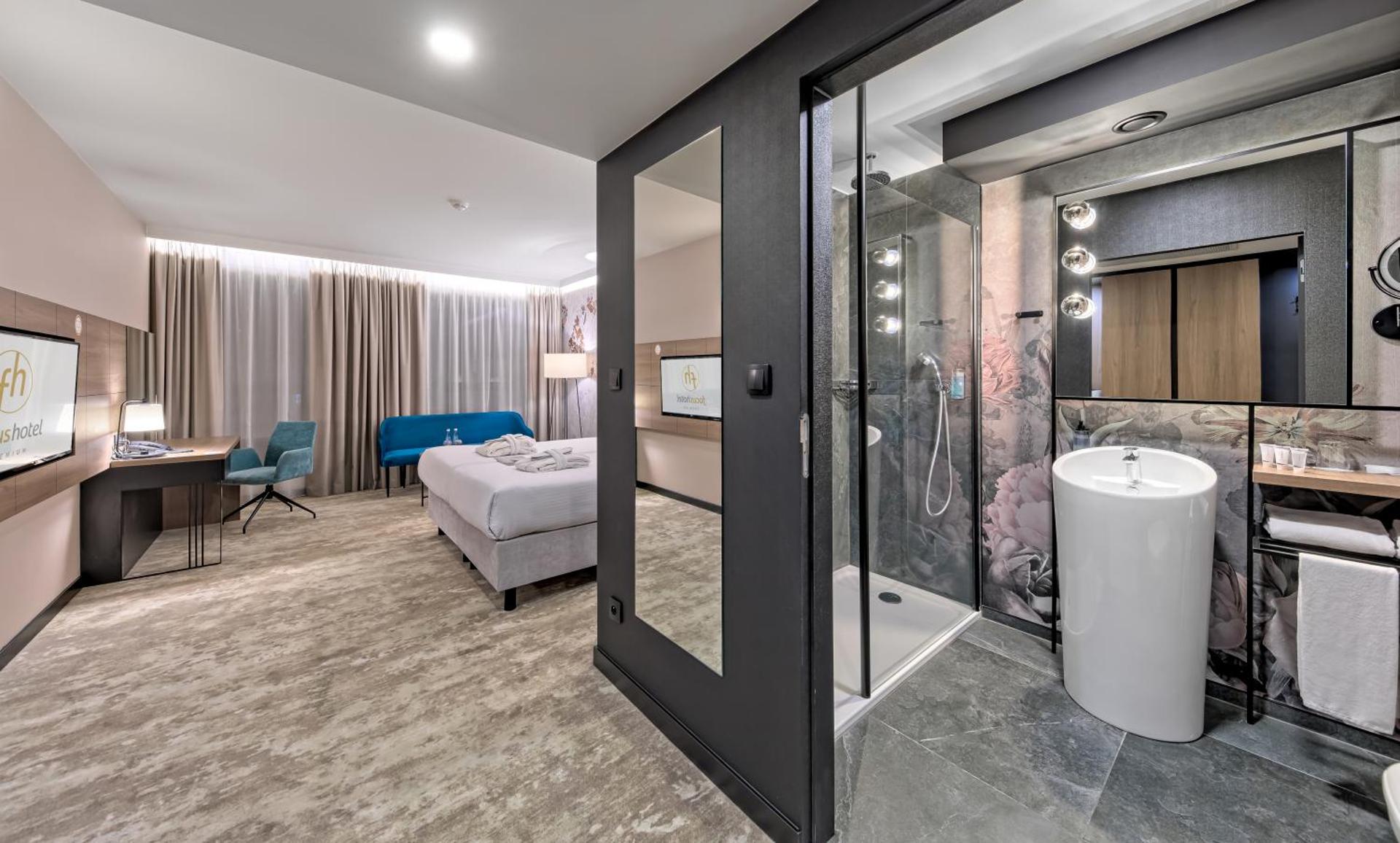 Photo of the whole room