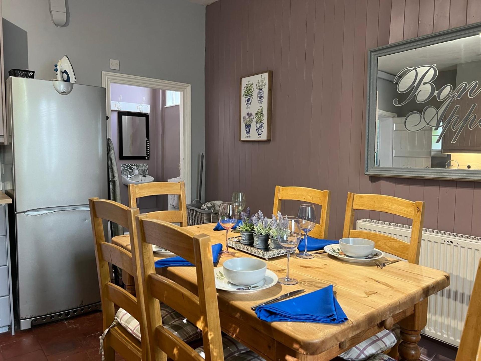 Mews House, Tewkesbury town centre, hot tub, pets