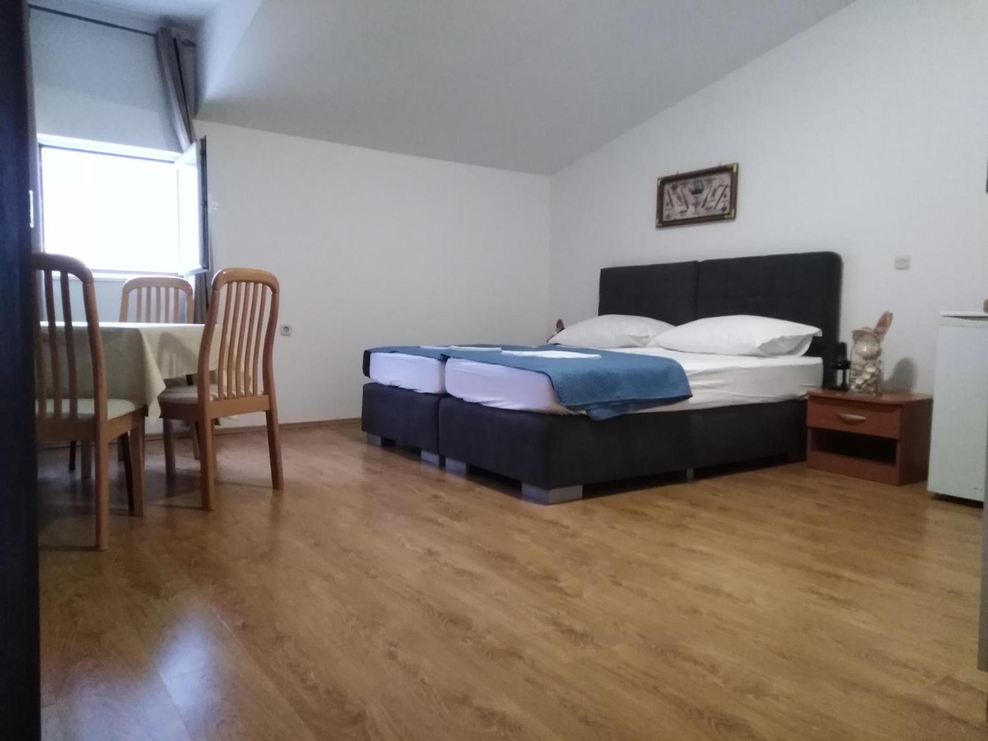 Tonino Apartments & Rooms