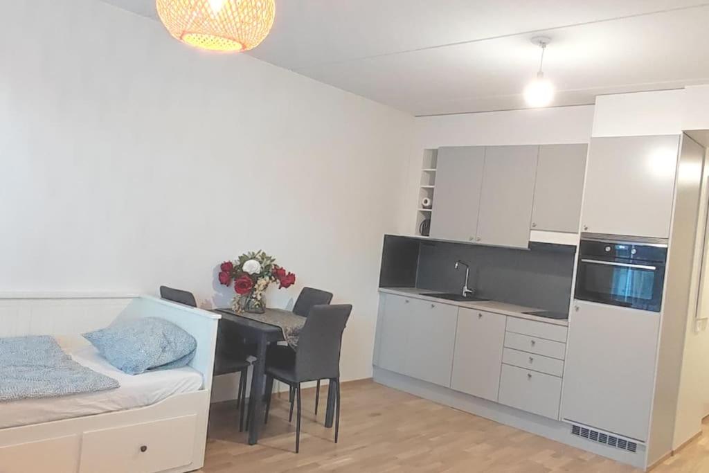 Aurora Home Vantaa Kivistö - Ruby studio 6min to Helsinki Vantaa Airport 20 min to Helsinki center