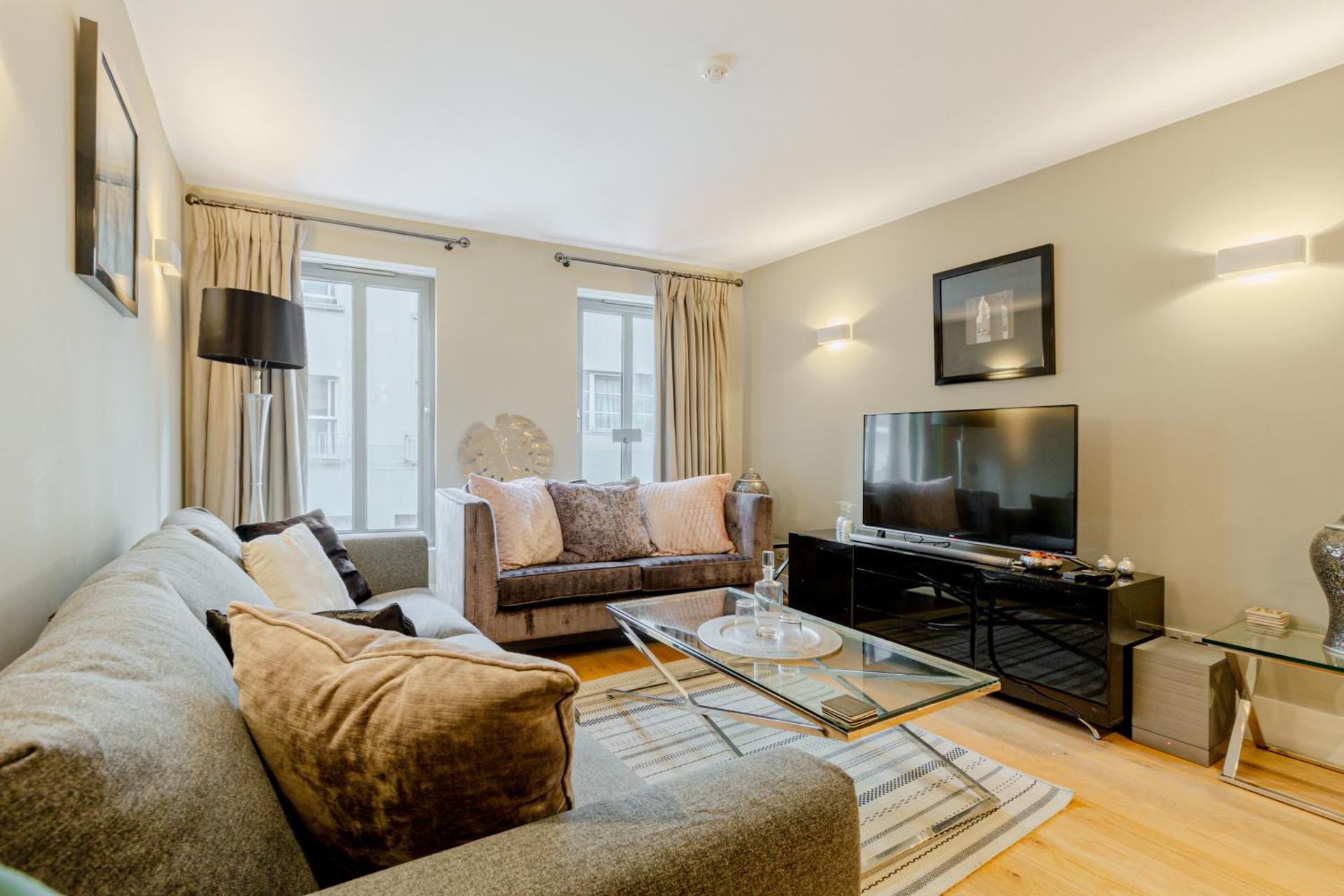 Communal lounge/ TV room