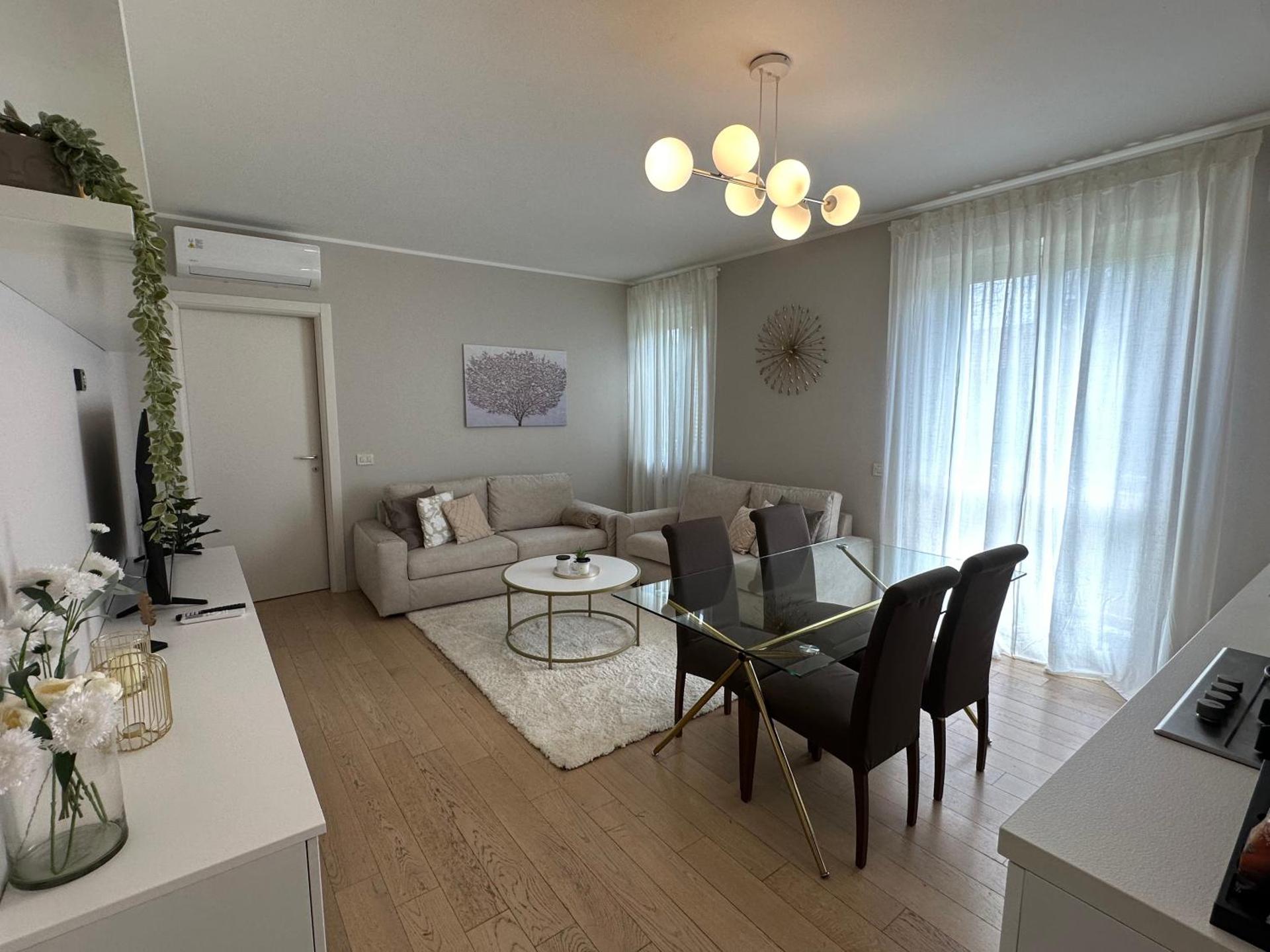 The Captain Apartments Marina next to Verbella Leonardo Academy MXP