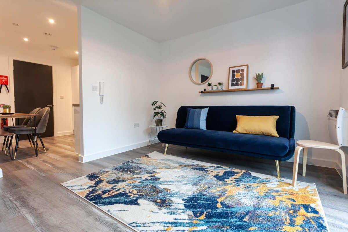 Superb 2 Bed Flat 5min to Old Trafford Stadium