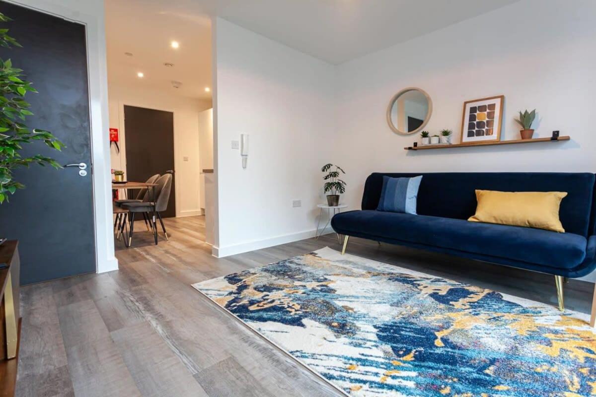 Superb 2 Bed Flat 5min to Old Trafford Stadium