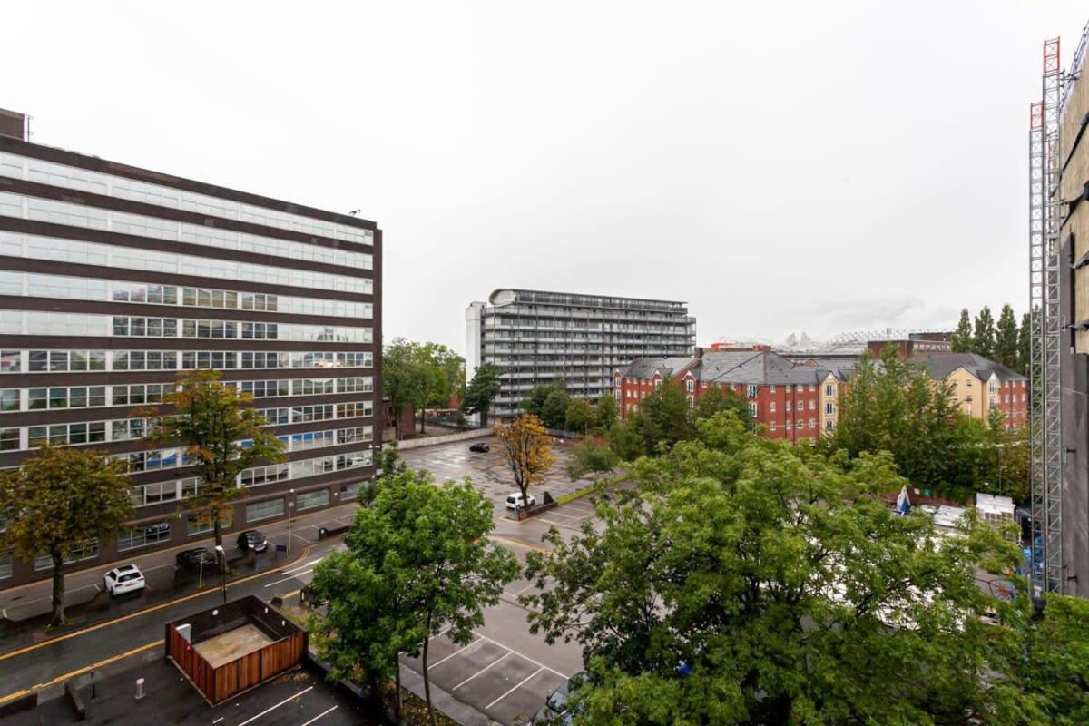 Superb 2 Bed Flat 5min to Old Trafford Stadium