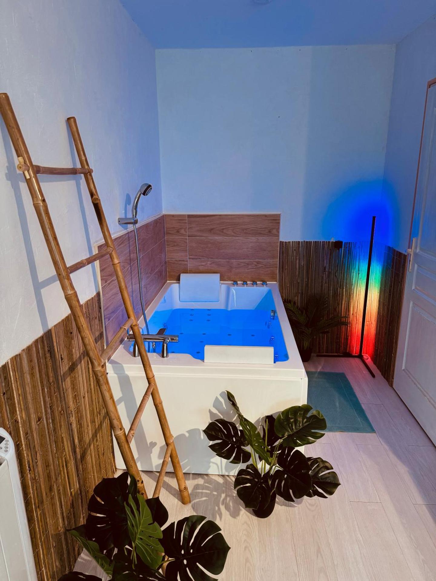 Amour l Romance l Chambre Secrète l Balnéo Massage