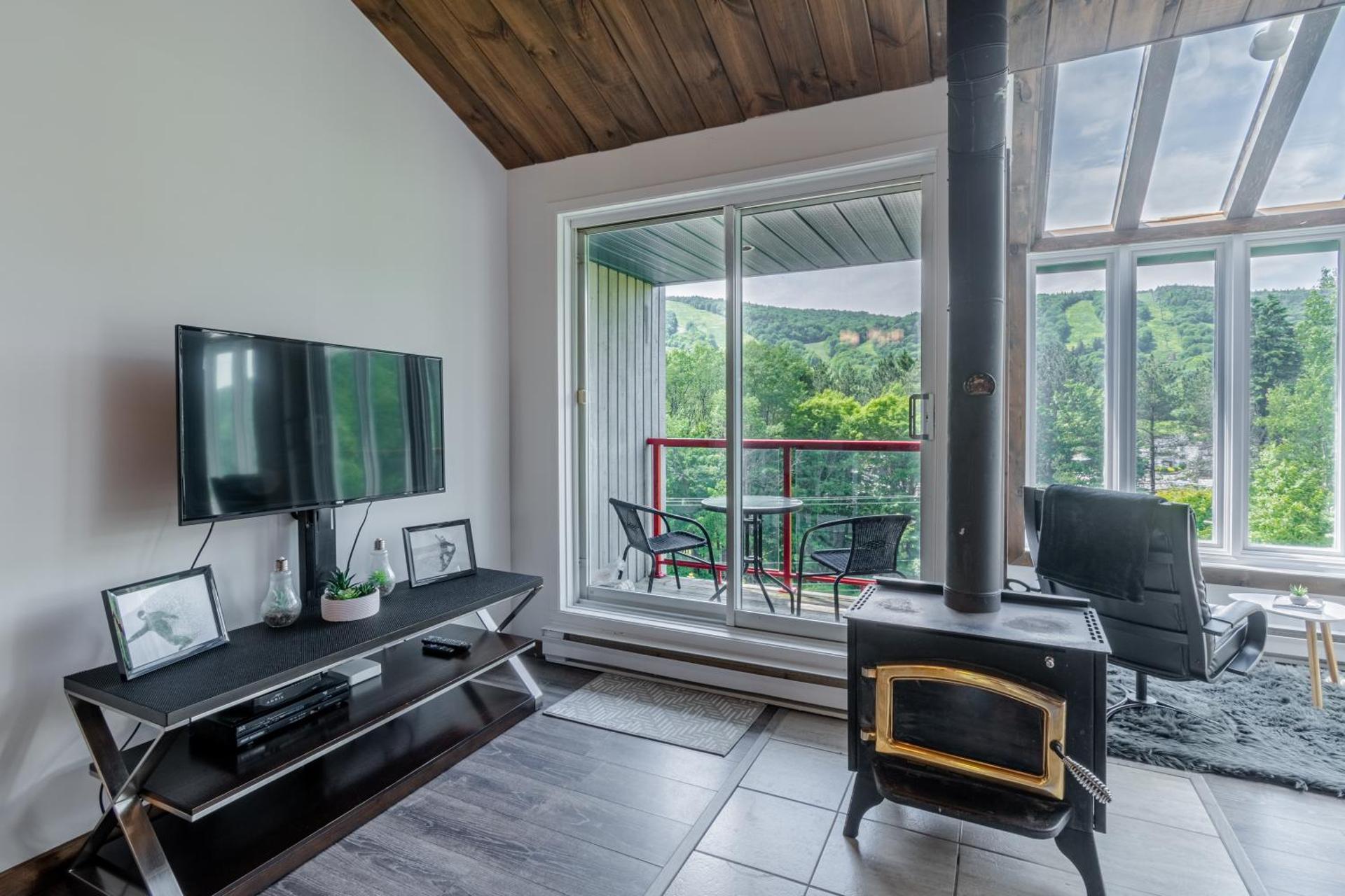 Superbe condo face aux pentes de ski Stoneham!!!