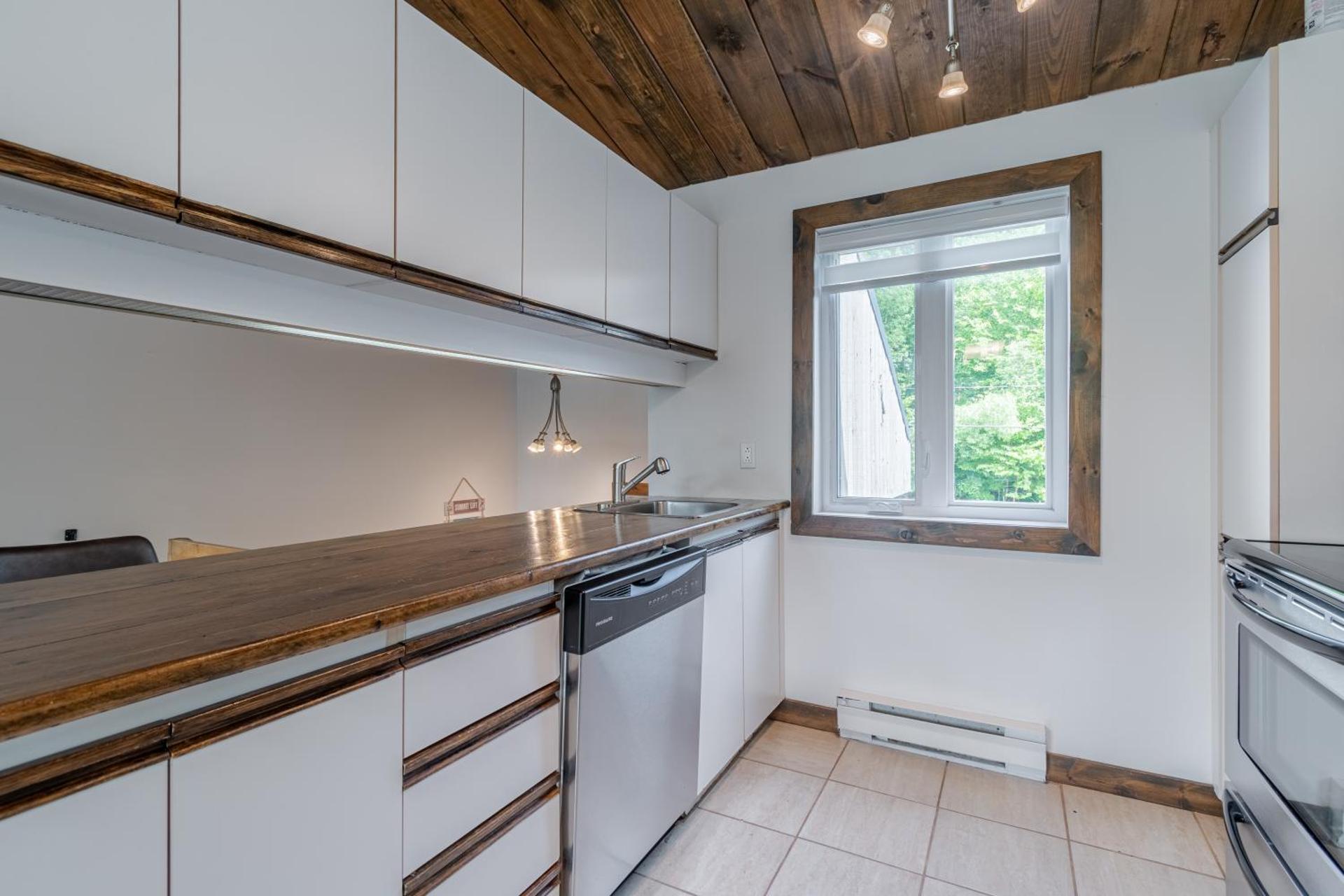 Superbe condo face aux pentes de ski Stoneham!!!